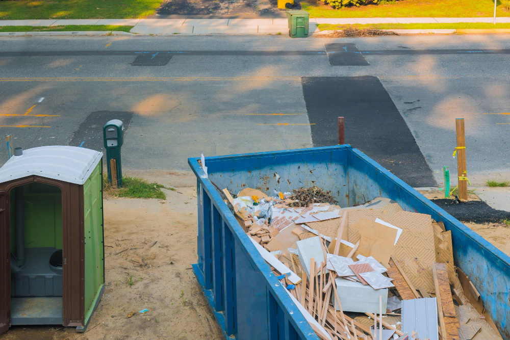 Advantages of Dumpster Roll Off Rental for Your Home Project