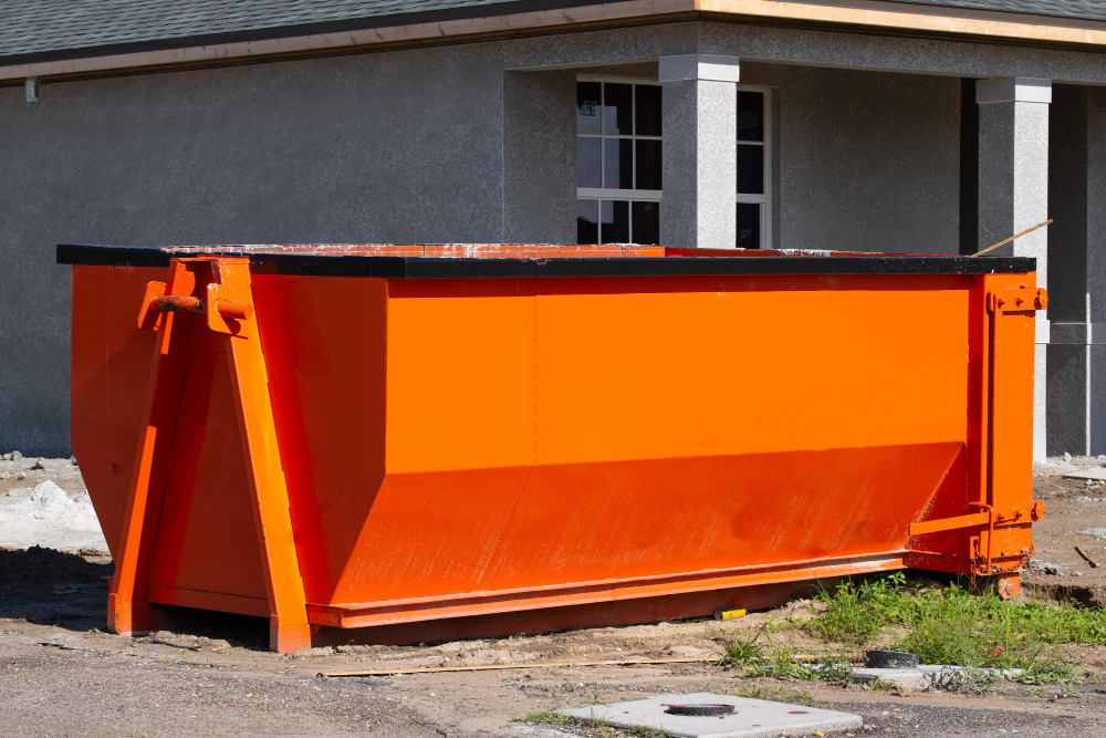 The Ultimate Construction Cleanup Checklist & What You Can Put in a Roll Off Container